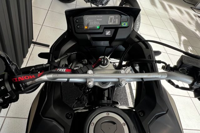 MOTO SEMINOVA DISPONÍVEL NO GRUPO FREEWAY, CONCESSIONÁRIA CIANORTE II-PR. MOTO HONDA, MODELO XRE 300 ADVENTURE, REFERENCIA 203498.