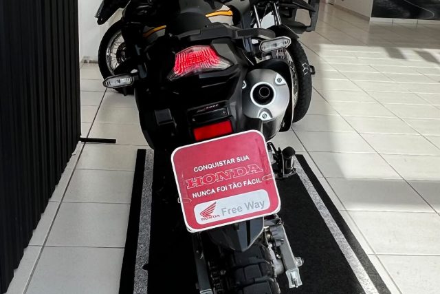 MOTO SEMINOVA DISPONÍVEL NO GRUPO FREEWAY, CONCESSIONÁRIA CIANORTE II-PR. MOTO HONDA, MODELO XRE 300 ADVENTURE, REFERENCIA 203498.