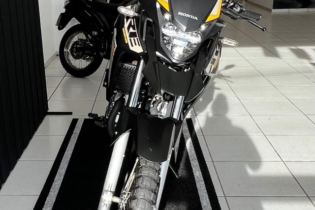 MOTO SEMINOVA DISPONÍVEL NO GRUPO FREEWAY, CONCESSIONÁRIA CIANORTE II-PR. MOTO HONDA, MODELO XRE 300 ADVENTURE, REFERENCIA 203498.
