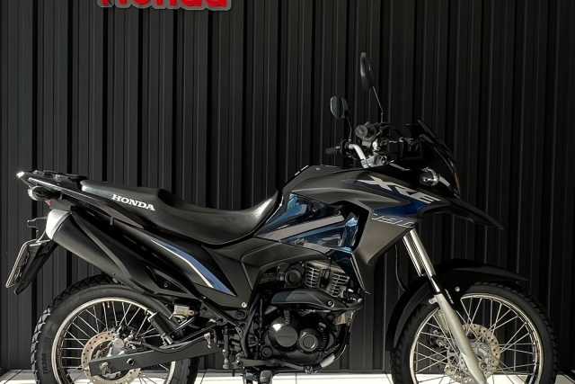 MOTO SEMINOVA DISPONÍVEL NO GRUPO FREEWAY, CONCESSIONÁRIA CIANORTE II-PR. MOTO HONDA, MODELO XRE 190, REFERENCIA 002587.