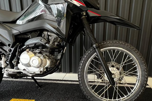 MOTO SEMINOVA DISPONÍVEL NO GRUPO FREEWAY, CONCESSIONÁRIA CIANORTE II-PR. MOTO HONDA, MODELO NXR 160 BROS, REFERENCIA 006130.