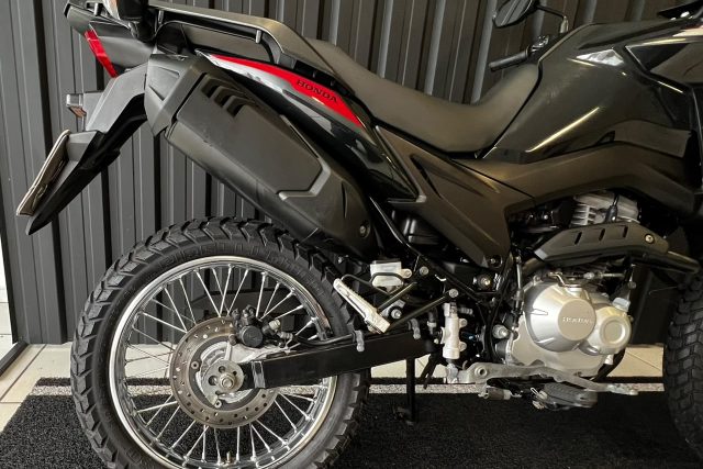 MOTO SEMINOVA DISPONÍVEL NO GRUPO FREEWAY, CONCESSIONÁRIA CIANORTE II-PR. MOTO HONDA, MODELO NXR 160 BROS, REFERENCIA 006130.