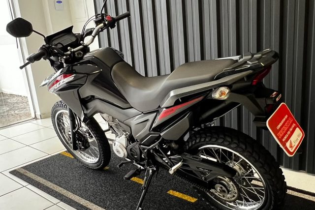 MOTO SEMINOVA DISPONÍVEL NO GRUPO FREEWAY, CONCESSIONÁRIA CIANORTE II-PR. MOTO HONDA, MODELO NXR 160 BROS, REFERENCIA 006130.
