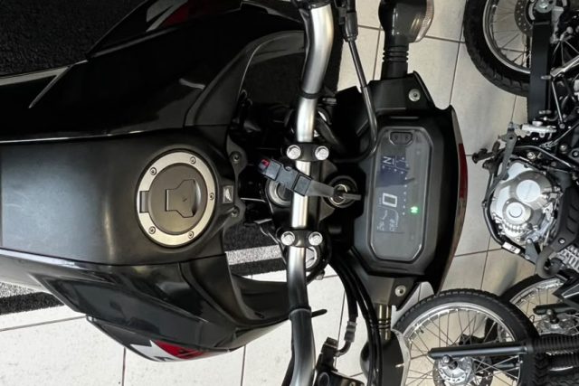 MOTO SEMINOVA DISPONÍVEL NO GRUPO FREEWAY, CONCESSIONÁRIA CIANORTE II-PR. MOTO HONDA, MODELO NXR 160 BROS, REFERENCIA 006130.