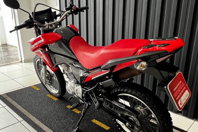 MOTO SEMINOVA DISPONÍVEL NO GRUPO FREEWAY, CONCESSIONÁRIA CIANORTE II-PR. MOTO HONDA, MODELO NXR 160 BROS, REFERENCIA 076673.