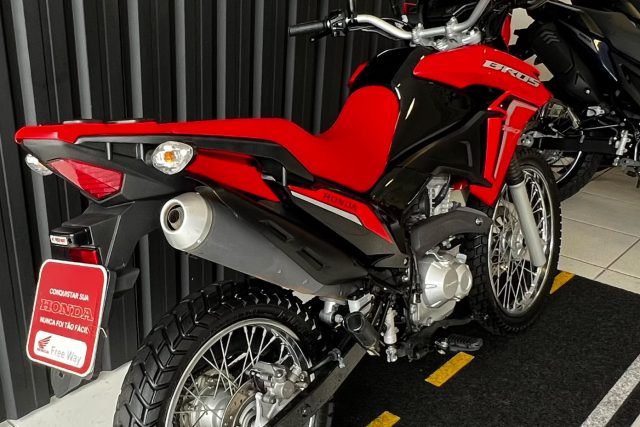 MOTO SEMINOVA DISPONÍVEL NO GRUPO FREEWAY, CONCESSIONÁRIA CIANORTE II-PR. MOTO HONDA, MODELO NXR 160 BROS, REFERENCIA 076673.