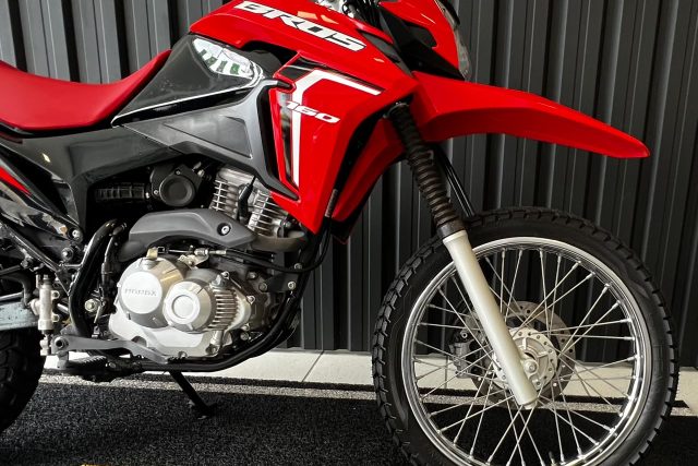 MOTO SEMINOVA DISPONÍVEL NO GRUPO FREEWAY, CONCESSIONÁRIA CIANORTE II-PR. MOTO HONDA, MODELO NXR 160 BROS, REFERENCIA 076673.