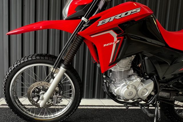 MOTO SEMINOVA DISPONÍVEL NO GRUPO FREEWAY, CONCESSIONÁRIA CIANORTE II-PR. MOTO HONDA, MODELO NXR 160 BROS, REFERENCIA 076673.