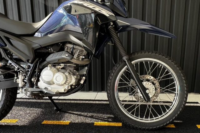 MOTO SEMINOVA DISPONÍVEL NO GRUPO FREEWAY, CONCESSIONÁRIA CIANORTE II-PR. MOTO HONDA, MODELO NXR 160 BROS, REFERENCIA 029361.