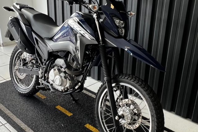 MOTO SEMINOVA DISPONÍVEL NO GRUPO FREEWAY, CONCESSIONÁRIA CIANORTE II-PR. MOTO HONDA, MODELO NXR 160 BROS, REFERENCIA 029361.