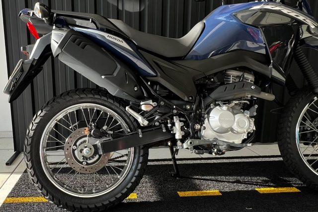 MOTO SEMINOVA DISPONÍVEL NO GRUPO FREEWAY, CONCESSIONÁRIA CIANORTE II-PR. MOTO HONDA, MODELO NXR 160 BROS, REFERENCIA 029361.