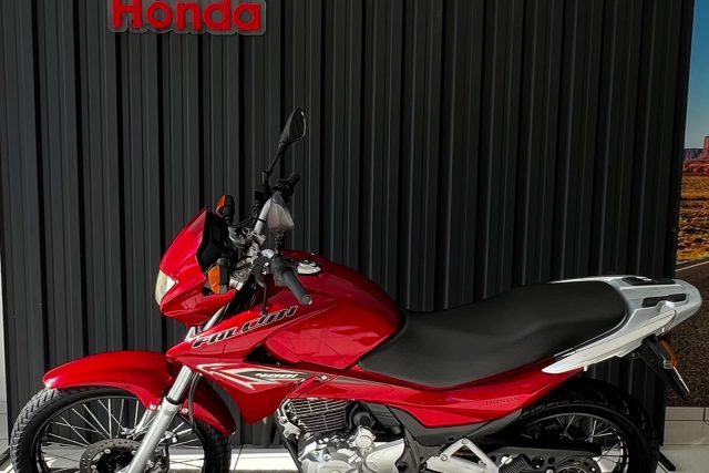 MOTO SEMINOVA DISPONÍVEL NO GRUPO FREEWAY, CONCESSIONÁRIA CIANORTE II-PR. MOTO HONDA, MODELO NX4 FALCON, REFERENCIA 305094.