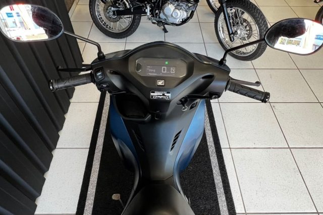 MOTO SEMINOVA DISPONÍVEL NO GRUPO FREEWAY, CONCESSIONÁRIA CIANORTE II-PR. MOTO HONDA, MODELO BIZ 125, REFERENCIA 028108.