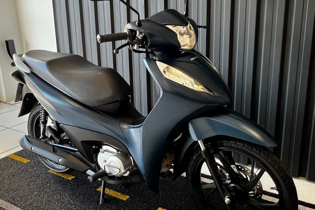 MOTO SEMINOVA DISPONÍVEL NO GRUPO FREEWAY, CONCESSIONÁRIA CIANORTE II-PR. MOTO HONDA, MODELO BIZ 125, REFERENCIA 028108.