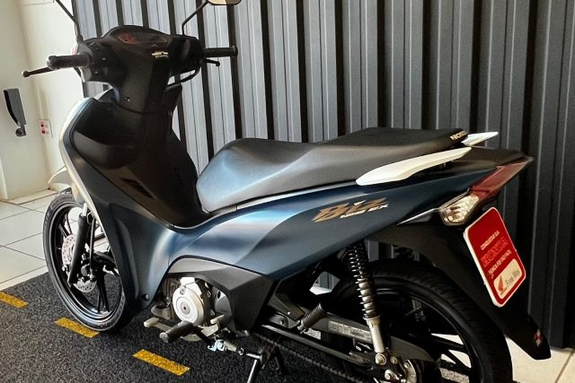 MOTO SEMINOVA DISPONÍVEL NO GRUPO FREEWAY, CONCESSIONÁRIA CIANORTE II-PR. MOTO HONDA, MODELO BIZ 125, REFERENCIA 028108.