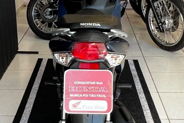 MOTO SEMINOVA DISPONÍVEL NO GRUPO FREEWAY, CONCESSIONÁRIA CIANORTE II-PR. MOTO HONDA, MODELO BIZ 125, REFERENCIA 028108.