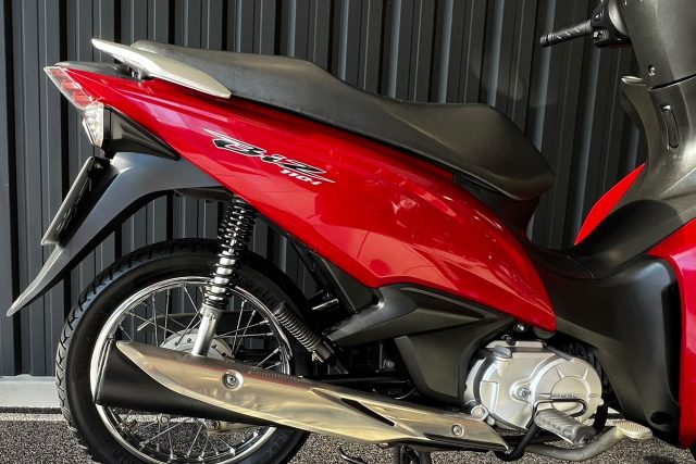 MOTO SEMINOVA DISPONÍVEL NO GRUPO FREEWAY, CONCESSIONÁRIA CIANORTE II-PR. MOTO HONDA, MODELO BIZ 110I, REFERENCIA 010798.