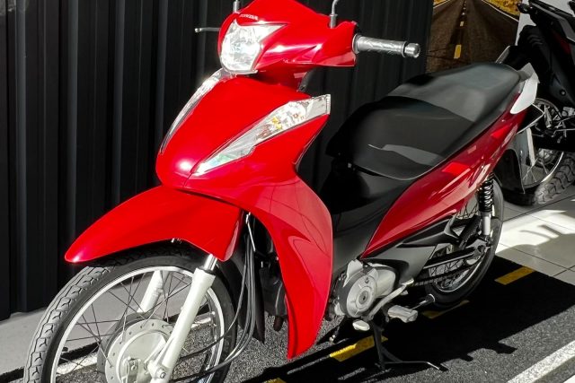 MOTO SEMINOVA DISPONÍVEL NO GRUPO FREEWAY, CONCESSIONÁRIA CIANORTE II-PR. MOTO HONDA, MODELO BIZ 110I, REFERENCIA 010798.