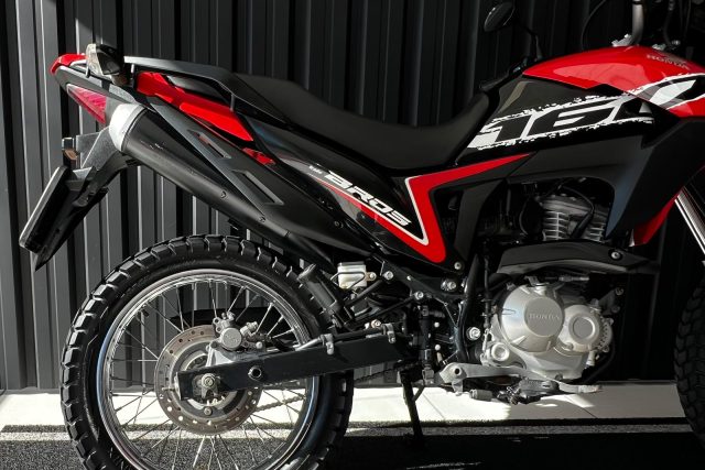 MOTO SEMINOVA DISPONÍVEL NO GRUPO FREEWAY, CONCESSIONÁRIA CIANORTE II-PR. MOTO HONDA, MODELO NXR 160 BROS, REFERENCIA 045539.