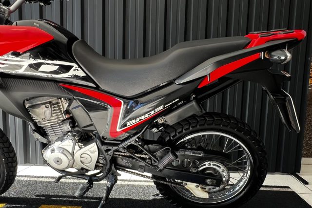 MOTO SEMINOVA DISPONÍVEL NO GRUPO FREEWAY, CONCESSIONÁRIA CIANORTE II-PR. MOTO HONDA, MODELO NXR 160 BROS, REFERENCIA 045539.