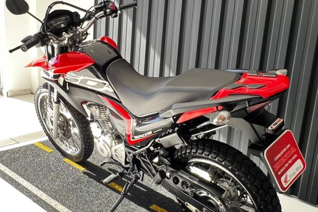 MOTO SEMINOVA DISPONÍVEL NO GRUPO FREEWAY, CONCESSIONÁRIA CIANORTE II-PR. MOTO HONDA, MODELO NXR 160 BROS, REFERENCIA 045539.