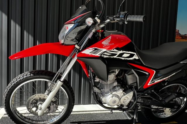 MOTO SEMINOVA DISPONÍVEL NO GRUPO FREEWAY, CONCESSIONÁRIA CIANORTE II-PR. MOTO HONDA, MODELO NXR 160 BROS, REFERENCIA 045539.