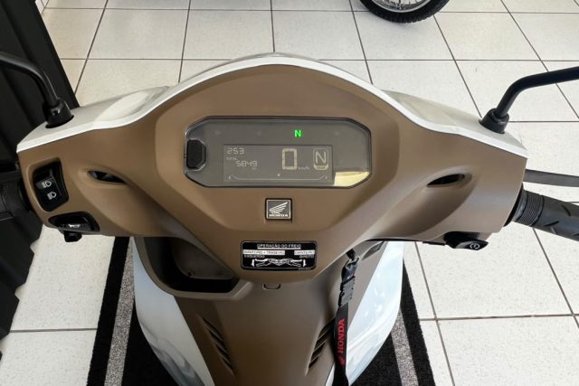 MOTO SEMINOVA DISPONÍVEL NO GRUPO FREEWAY, CONCESSIONÁRIA CIANORTE II-PR. MOTO HONDA, MODELO BIZ 125, REFERENCIA 075396.