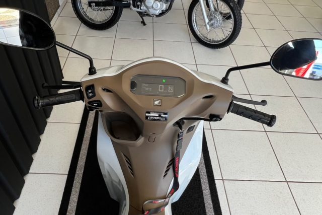 MOTO SEMINOVA DISPONÍVEL NO GRUPO FREEWAY, CONCESSIONÁRIA CIANORTE II-PR. MOTO HONDA, MODELO BIZ 125, REFERENCIA 075396.