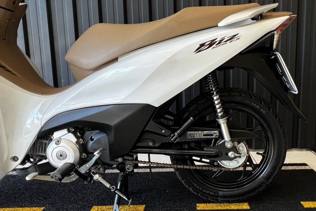 MOTO SEMINOVA DISPONÍVEL NO GRUPO FREEWAY, CONCESSIONÁRIA CIANORTE II-PR. MOTO HONDA, MODELO BIZ 125, REFERENCIA 075396.
