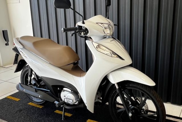 MOTO SEMINOVA DISPONÍVEL NO GRUPO FREEWAY, CONCESSIONÁRIA CIANORTE II-PR. MOTO HONDA, MODELO BIZ 125, REFERENCIA 075396.