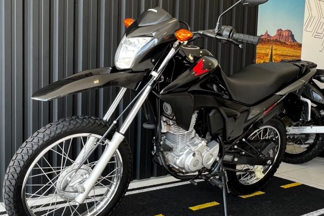 MOTO SEMINOVA DISPONÍVEL NO GRUPO FREEWAY, CONCESSIONÁRIA CIANORTE II-PR. MOTO HONDA, MODELO NXR 160 BROS, REFERENCIA 120061.