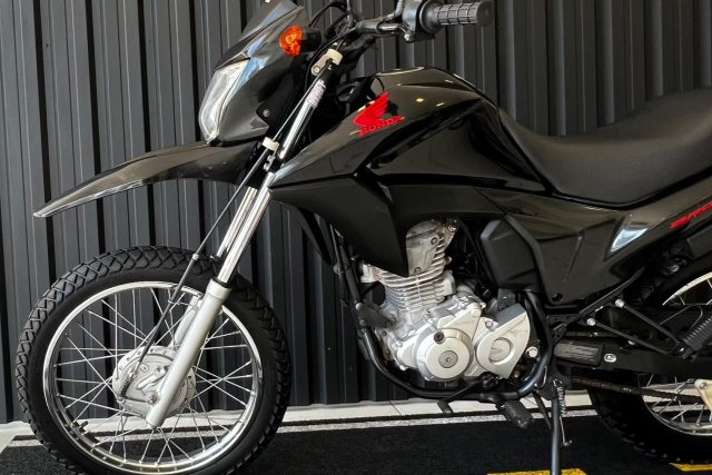 MOTO SEMINOVA DISPONÍVEL NO GRUPO FREEWAY, CONCESSIONÁRIA CIANORTE II-PR. MOTO HONDA, MODELO NXR 160 BROS, REFERENCIA 120061.
