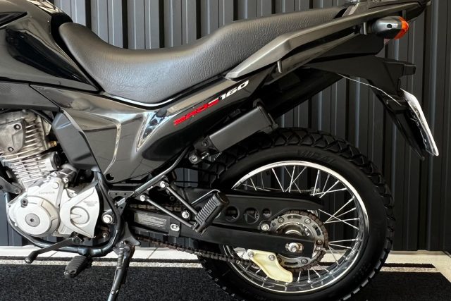 MOTO SEMINOVA DISPONÍVEL NO GRUPO FREEWAY, CONCESSIONÁRIA CIANORTE II-PR. MOTO HONDA, MODELO NXR 160 BROS, REFERENCIA 120061.