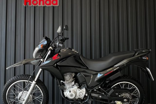 MOTO SEMINOVA DISPONÍVEL NO GRUPO FREEWAY, CONCESSIONÁRIA CIANORTE II-PR. MOTO HONDA, MODELO NXR 160 BROS, REFERENCIA 120061.