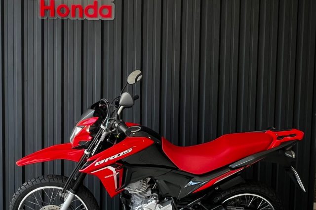 MOTO SEMINOVA DISPONÍVEL NO GRUPO FREEWAY, CONCESSIONÁRIA CIANORTE II-PR. MOTO HONDA, MODELO NXR 160 BROS, REFERENCIA 154865.