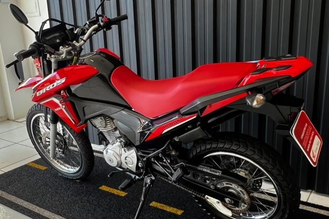 MOTO SEMINOVA DISPONÍVEL NO GRUPO FREEWAY, CONCESSIONÁRIA CIANORTE II-PR. MOTO HONDA, MODELO NXR 160 BROS, REFERENCIA 011918.