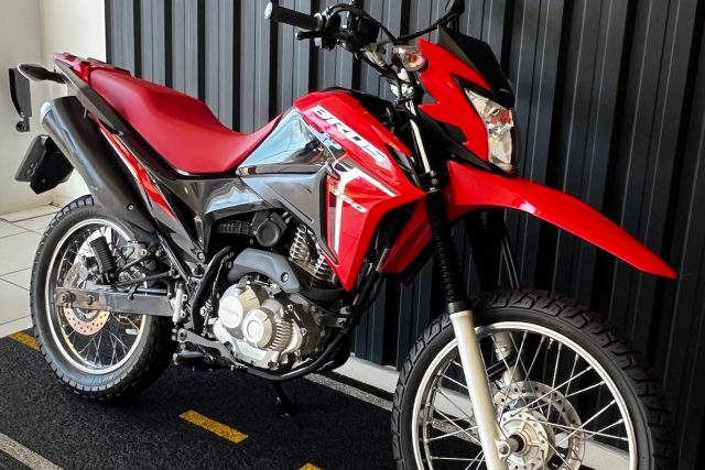 MOTO SEMINOVA DISPONÍVEL NO GRUPO FREEWAY, CONCESSIONÁRIA CIANORTE II-PR. MOTO HONDA, MODELO NXR 160 BROS, REFERENCIA 011918.