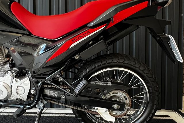MOTO SEMINOVA DISPONÍVEL NO GRUPO FREEWAY, CONCESSIONÁRIA CIANORTE II-PR. MOTO HONDA, MODELO NXR 160 BROS, REFERENCIA 011918.