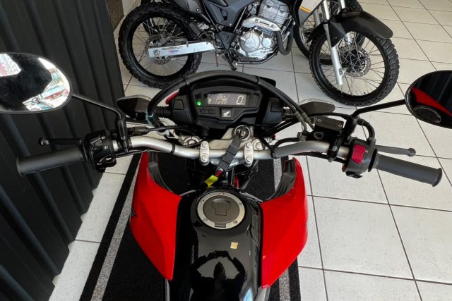 MOTO SEMINOVA DISPONÍVEL NO GRUPO FREEWAY, CONCESSIONÁRIA CIANORTE II-PR. MOTO HONDA, MODELO NXR 160 BROS, REFERENCIA 011918.