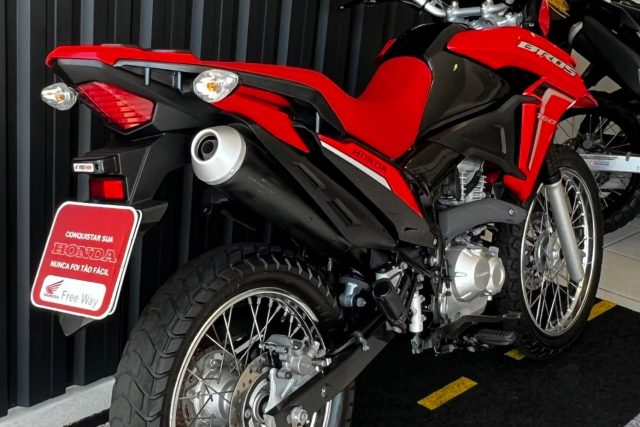 MOTO SEMINOVA DISPONÍVEL NO GRUPO FREEWAY, CONCESSIONÁRIA CIANORTE II-PR. MOTO HONDA, MODELO NXR 160 BROS, REFERENCIA 011918.