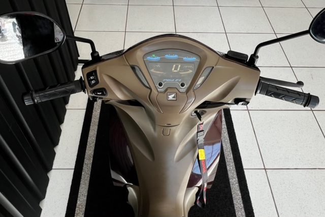 MOTO SEMINOVA DISPONÍVEL NO GRUPO FREEWAY, CONCESSIONÁRIA CIANORTE II-PR. MOTO HONDA, MODELO BIZ 125, REFERENCIA 061834.