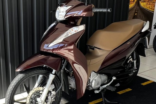 MOTO SEMINOVA DISPONÍVEL NO GRUPO FREEWAY, CONCESSIONÁRIA CIANORTE II-PR. MOTO HONDA, MODELO BIZ 125, REFERENCIA 061834.