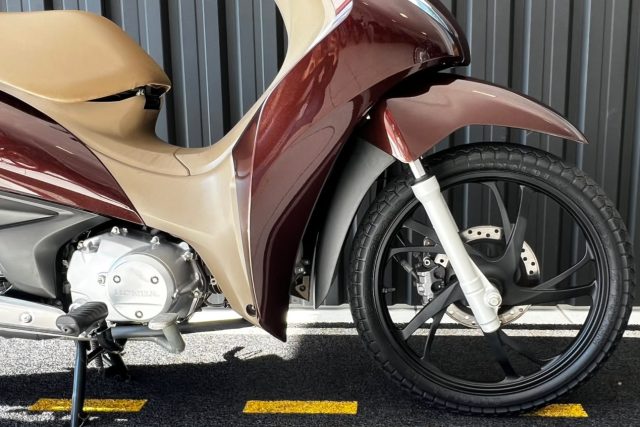 MOTO SEMINOVA DISPONÍVEL NO GRUPO FREEWAY, CONCESSIONÁRIA CIANORTE II-PR. MOTO HONDA, MODELO BIZ 125, REFERENCIA 061834.