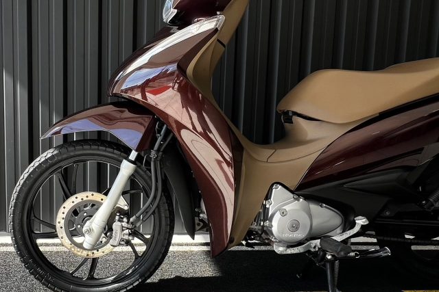 MOTO SEMINOVA DISPONÍVEL NO GRUPO FREEWAY, CONCESSIONÁRIA CIANORTE II-PR. MOTO HONDA, MODELO BIZ 125, REFERENCIA 061834.