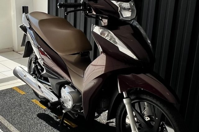 MOTO SEMINOVA DISPONÍVEL NO GRUPO FREEWAY, CONCESSIONÁRIA CIANORTE II-PR. MOTO HONDA, MODELO BIZ 125, REFERENCIA 061834.