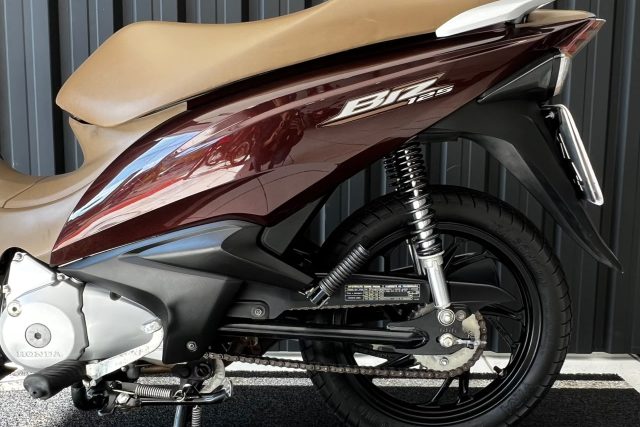 MOTO SEMINOVA DISPONÍVEL NO GRUPO FREEWAY, CONCESSIONÁRIA CIANORTE II-PR. MOTO HONDA, MODELO BIZ 125, REFERENCIA 061834.