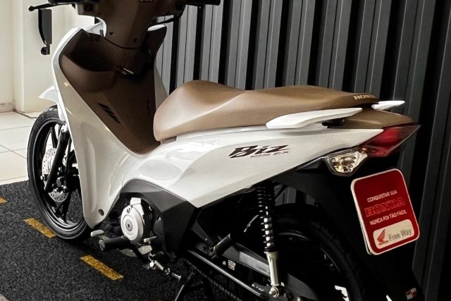 MOTO SEMINOVA DISPONÍVEL NO GRUPO FREEWAY, CONCESSIONÁRIA CIANORTE II-PR. MOTO HONDA, MODELO BIZ 125, REFERENCIA 081824.
