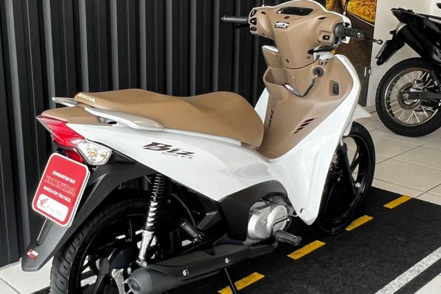 MOTO SEMINOVA DISPONÍVEL NO GRUPO FREEWAY, CONCESSIONÁRIA CIANORTE II-PR. MOTO HONDA, MODELO BIZ 125, REFERENCIA 081824.