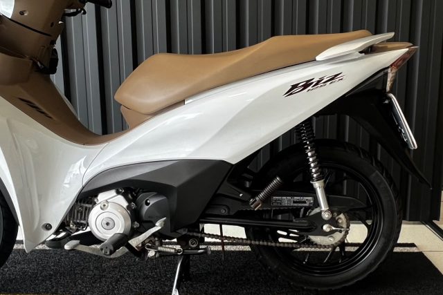 MOTO SEMINOVA DISPONÍVEL NO GRUPO FREEWAY, CONCESSIONÁRIA CIANORTE II-PR. MOTO HONDA, MODELO BIZ 125, REFERENCIA 081824.