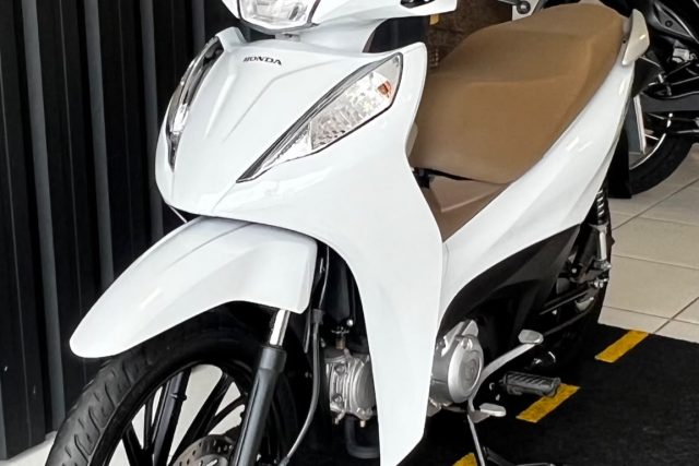 MOTO SEMINOVA DISPONÍVEL NO GRUPO FREEWAY, CONCESSIONÁRIA CIANORTE II-PR. MOTO HONDA, MODELO BIZ 125, REFERENCIA 081824.